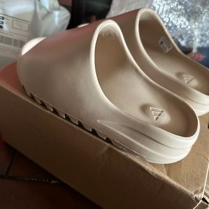 Yeezy slide pure